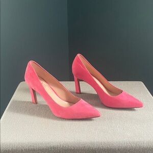 Vince Camuto Vibrant suede Pink Heels